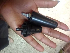 Universal Wiper Nozzle Isuzu NKR/NQR/3.6 4.3 Truck/Bus/Lorry/Matatuelf