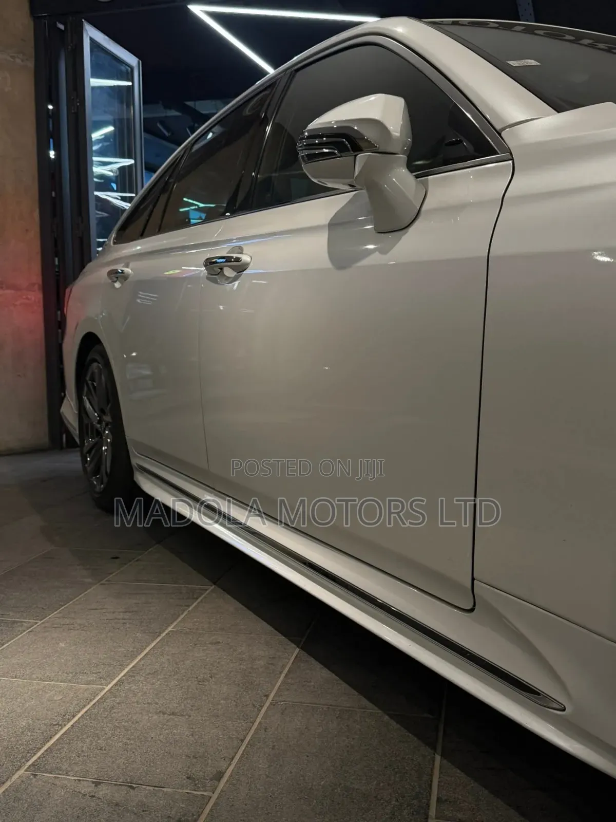 Toyota Crown 2021 White