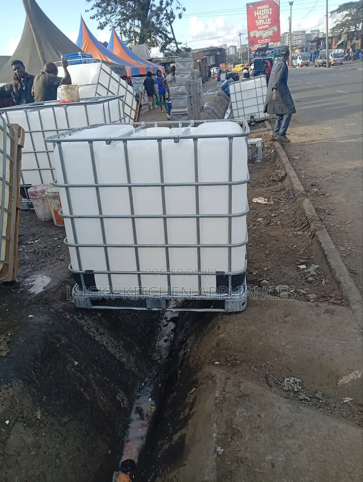 Quality Storage Water Cage.