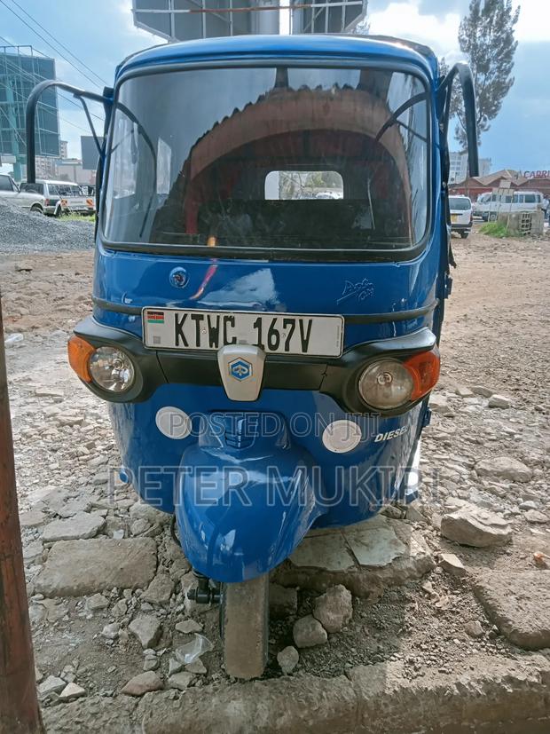 Piaggio 2023 Blue - main view