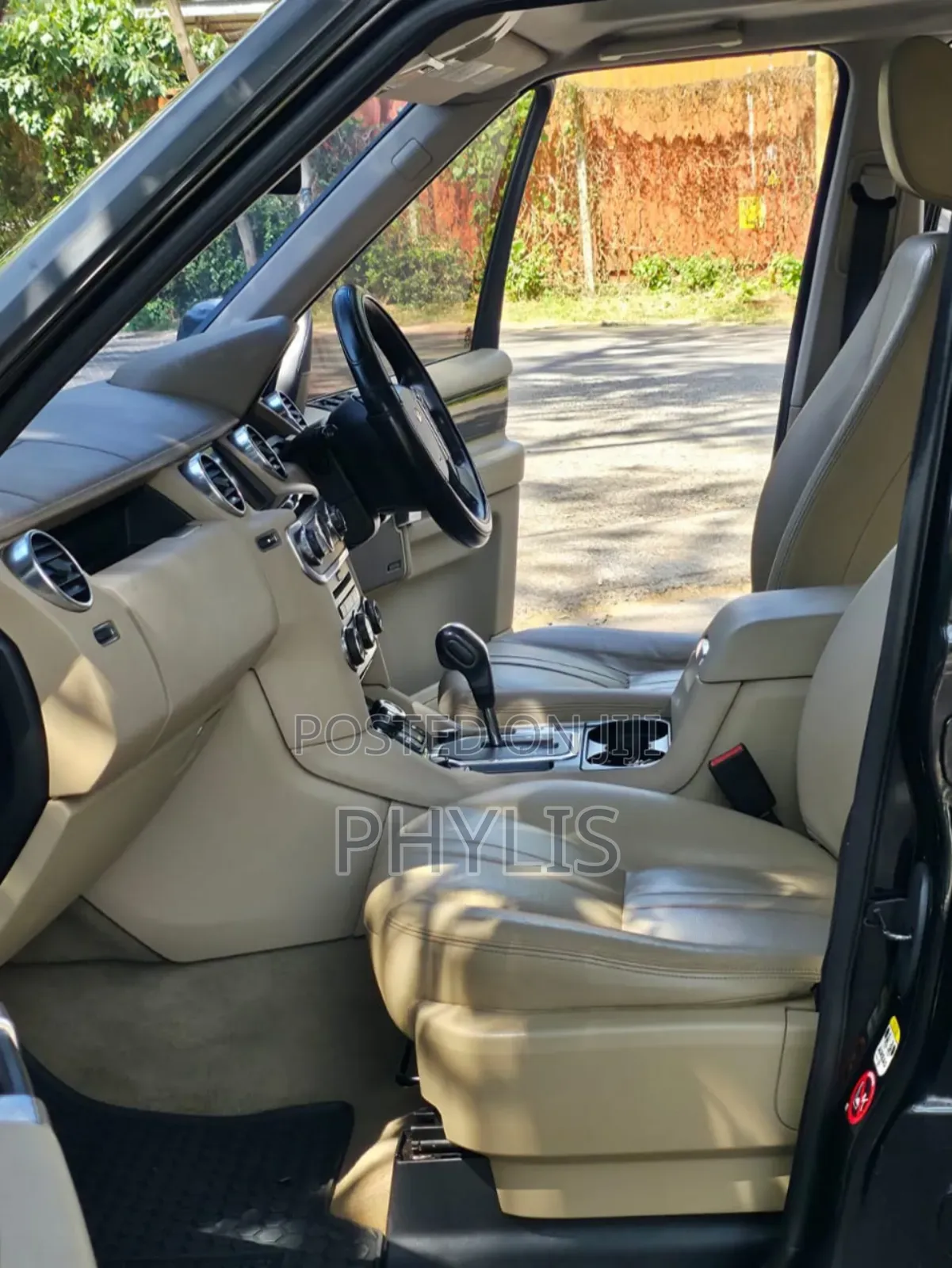 Land Rover Discovery 2010 Black