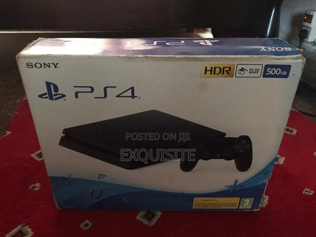 Ps4 Slim With Controllers and Free Games - main view