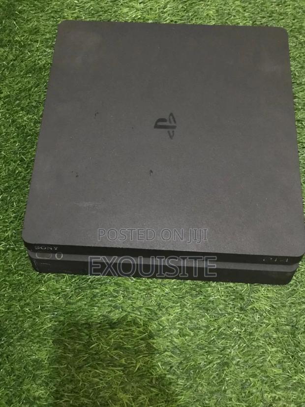 Ps4 Slim With Controllers and Free Games - thumbnail 3