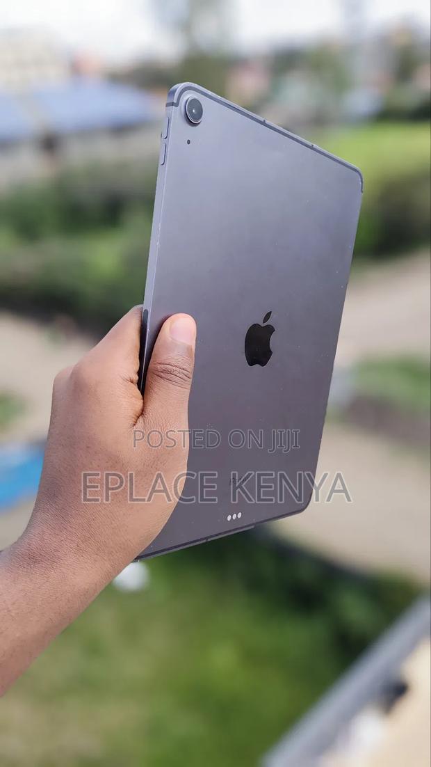 Apple iPad Air (2022) 256 GB Silver