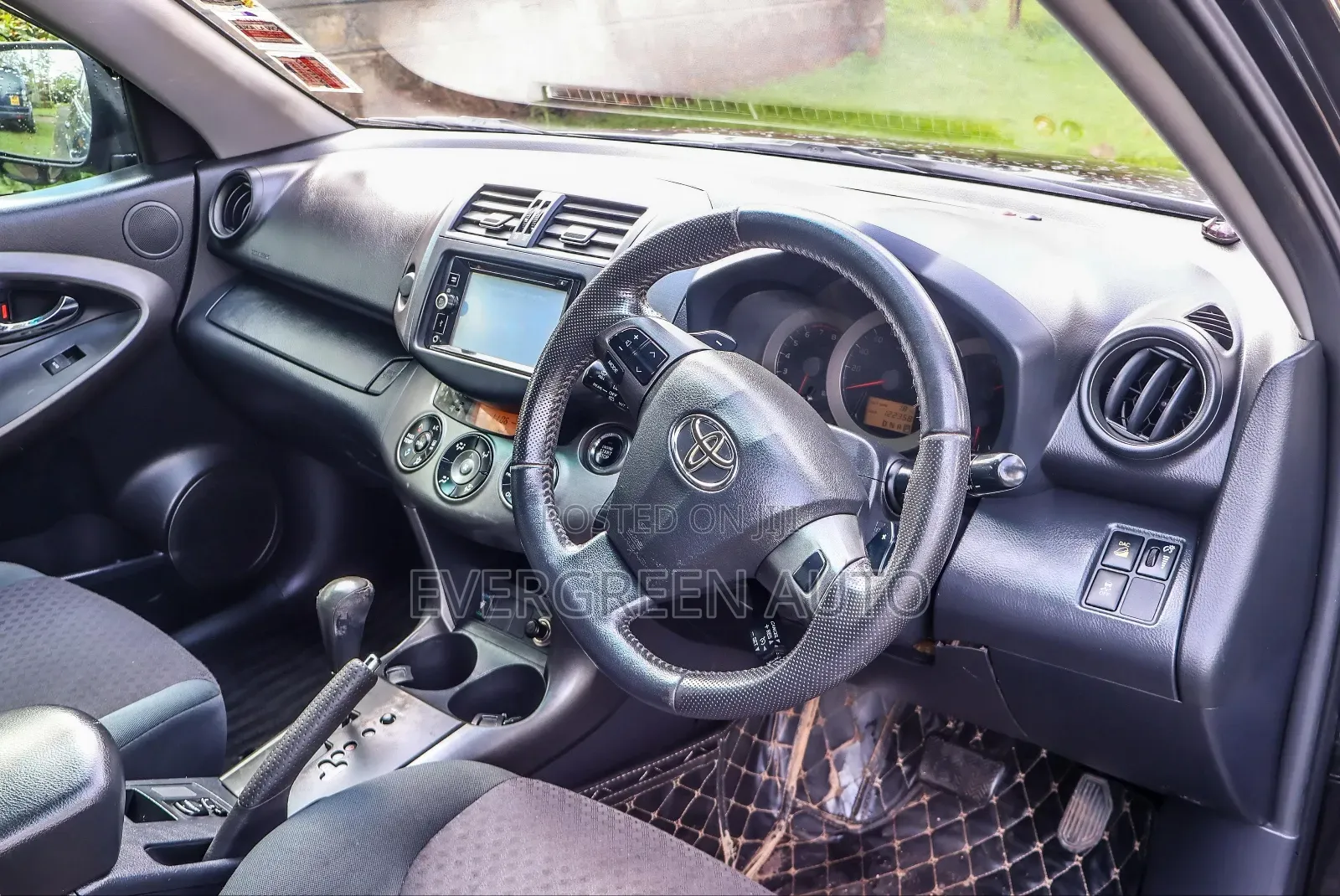 Toyota Vanguard 2012 Black