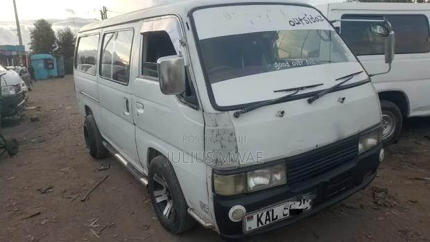 Nissan Caravan (Urvan) 2000 White