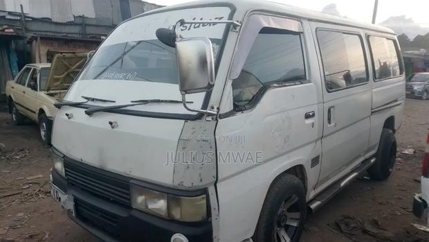 Nissan Caravan (Urvan) 2000 White - thumbnail 3