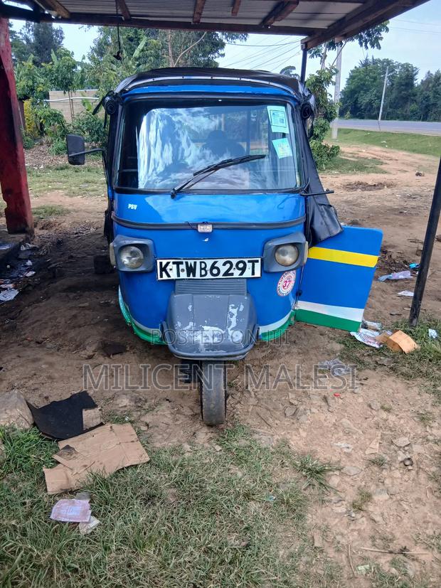 Piaggio 2019 Blue - main view
