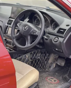 Mercedes-Benz C200 2010 Red