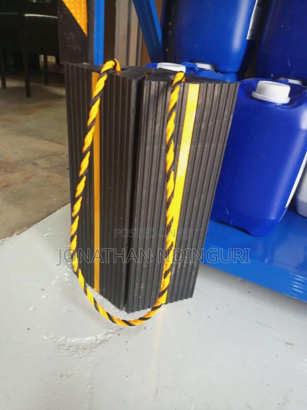 Rubber Aircraft Wheel Chocks - thumbnail 2