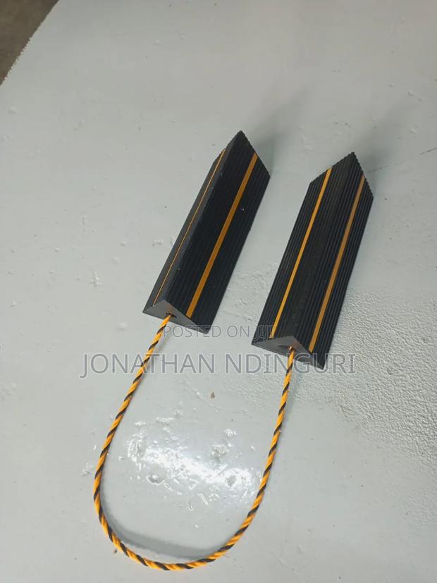 Industrial Aircraft Wheel Chocks - thumbnail 3