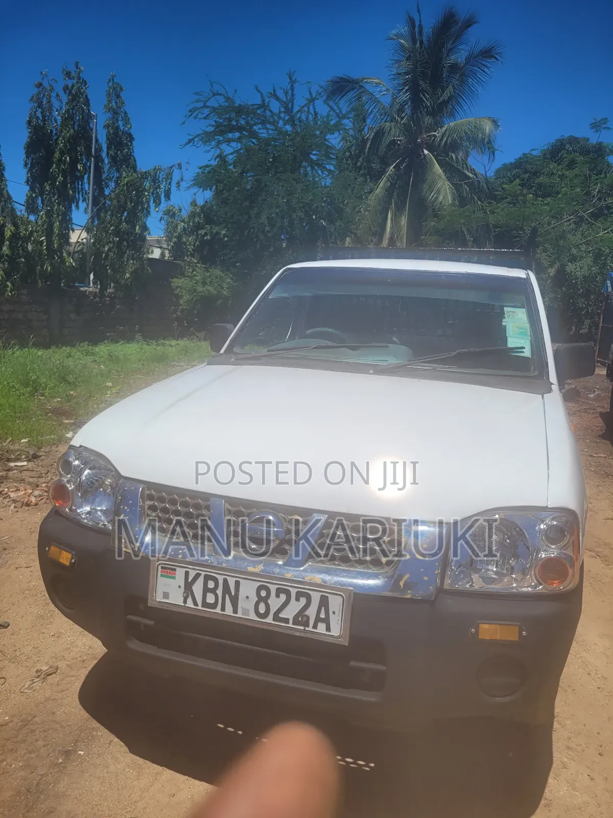 Nissan Pick-Up 2010 White