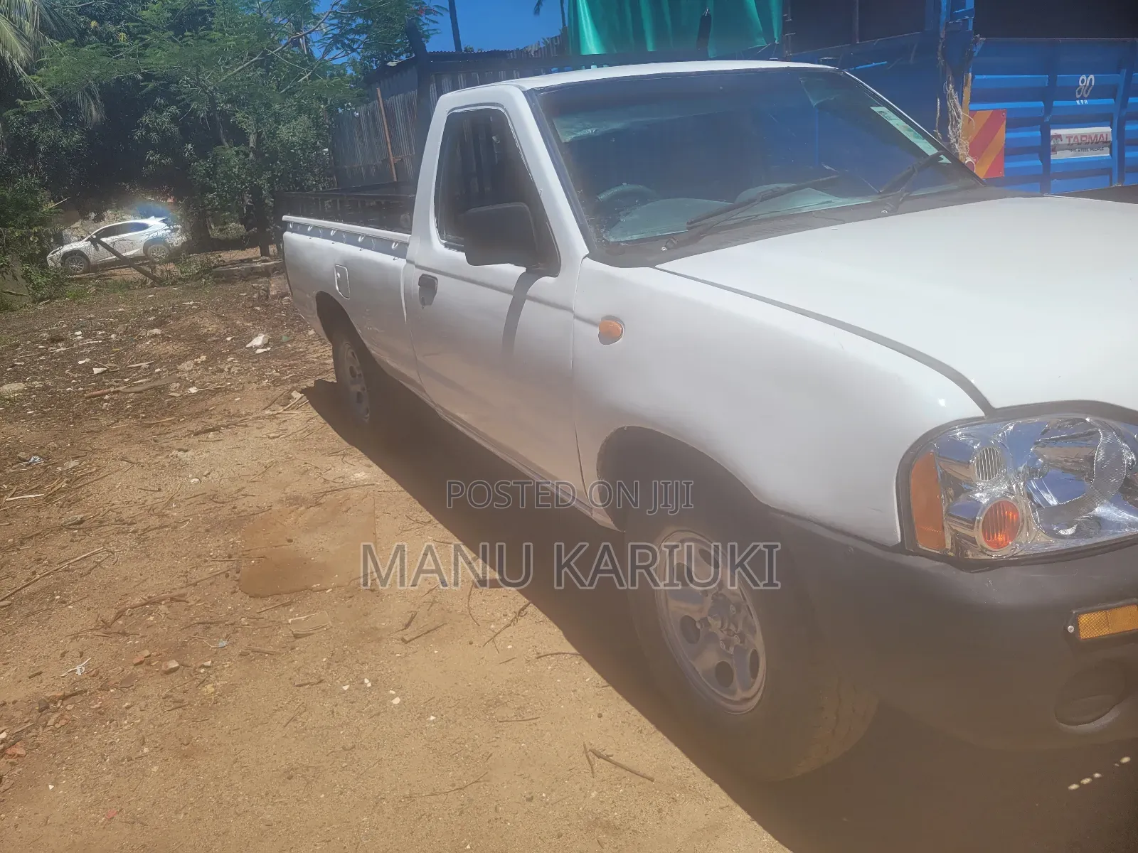 Nissan Pick-Up 2010 White