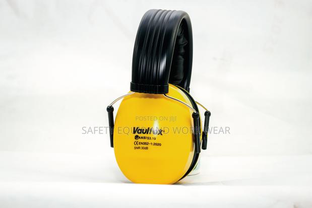 25 Db Noise Reduction Earmuffs - thumbnail 2