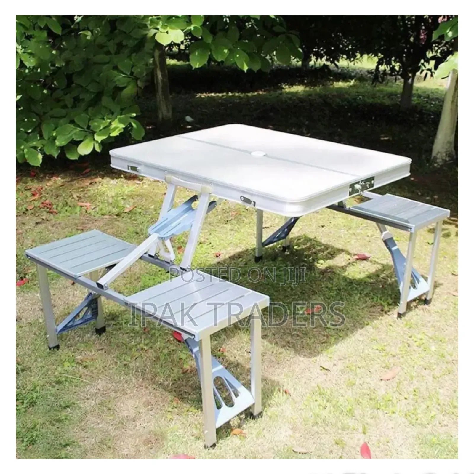 Foldable Table at White/Silver