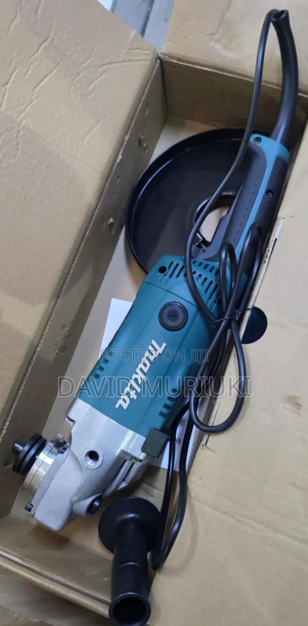 Makita 9inch Angle Grinder 2100w