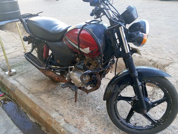 TVS HLX 125 2021 Red - main view