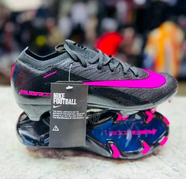 Nike Soccer / Football Boots for Teenagers and Adults