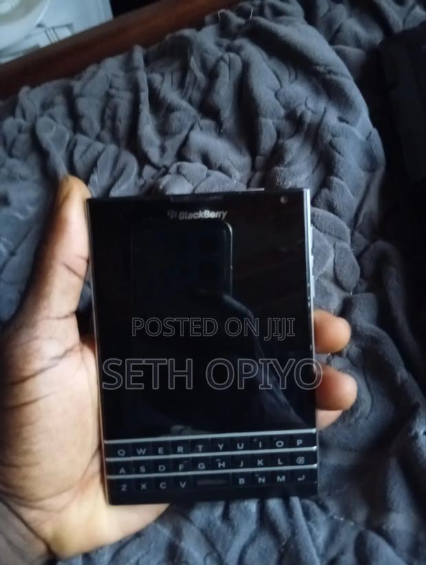 BlackBerry Passport 32 GB Black - thumbnail 2