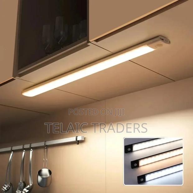 Inteligent Motion-Sensor Cabinet Light