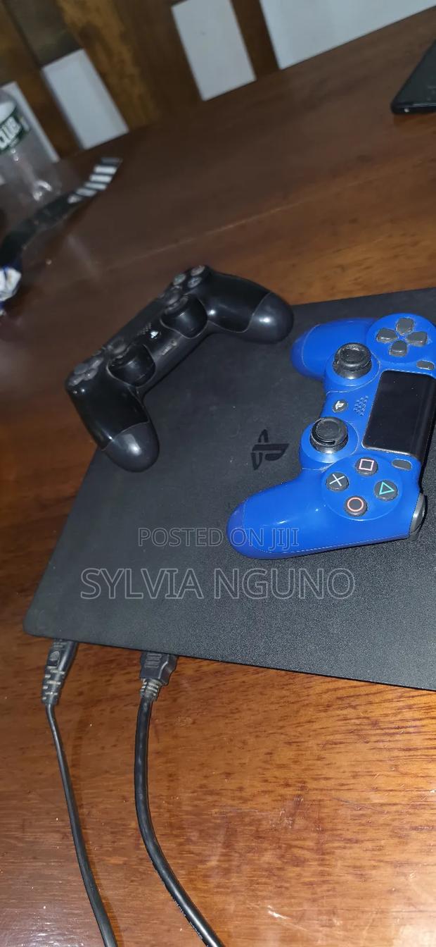 Ps4 Slim Two Controllers