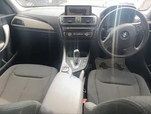BMW 118i 2019 Orange