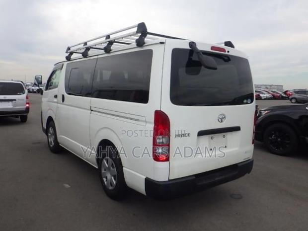 Toyota HiAce 2019 White