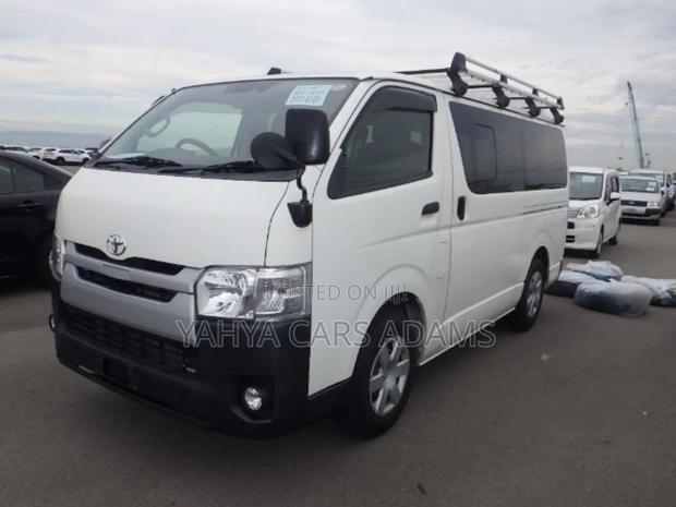 Toyota HiAce 2019 White - thumbnail 2