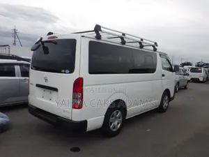 Toyota HiAce 2019 White