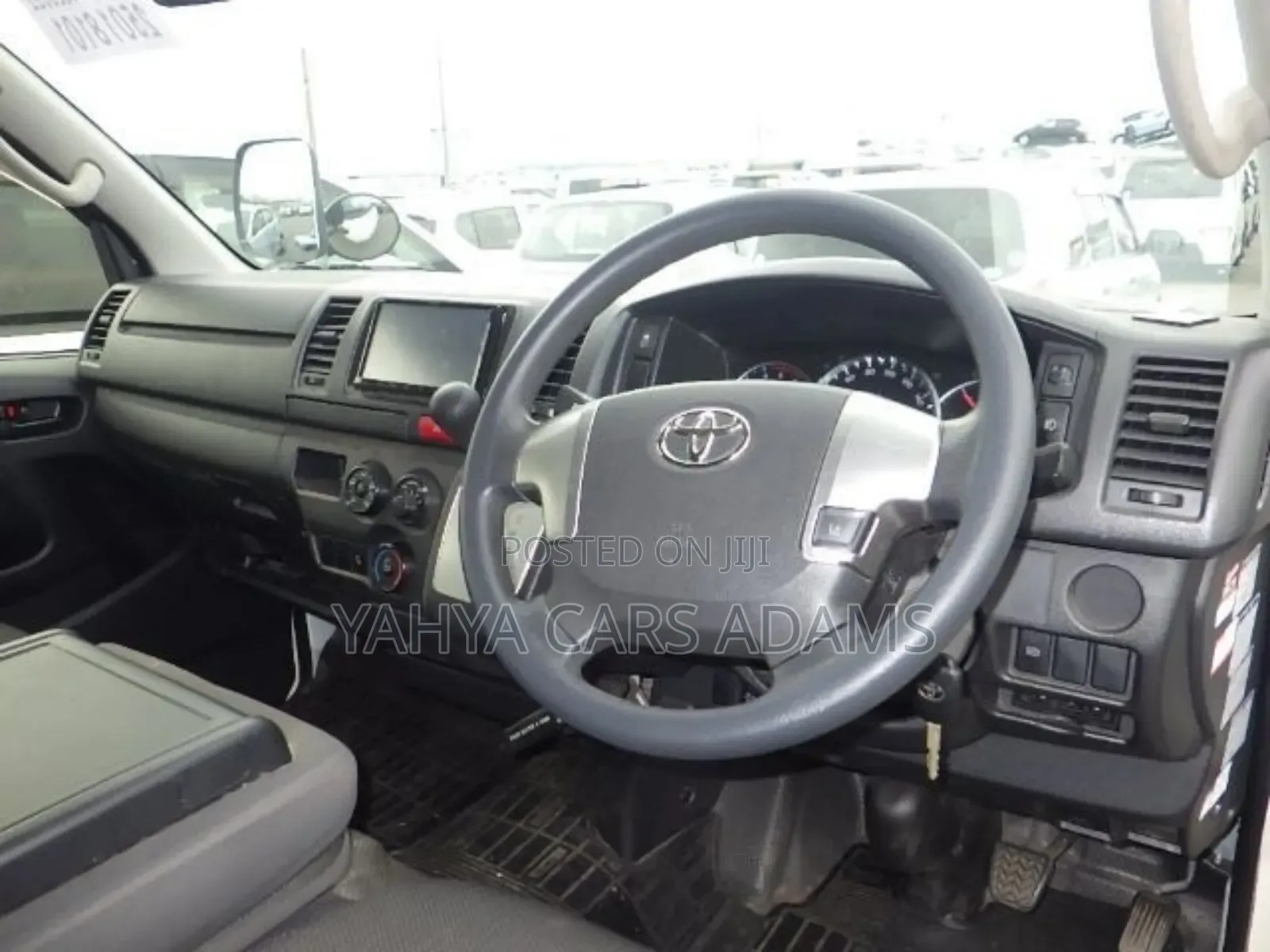 Toyota HiAce 2019 White