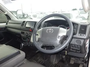Toyota HiAce 2019 White