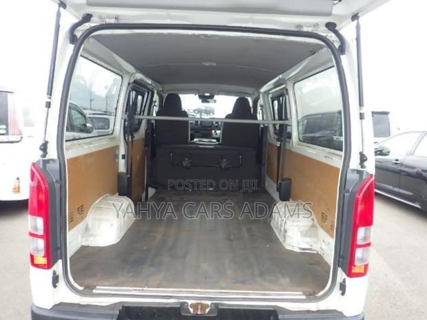 Toyota HiAce 2019 White - thumbnail 6