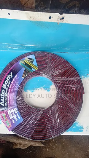 Universal Moulding Chrome