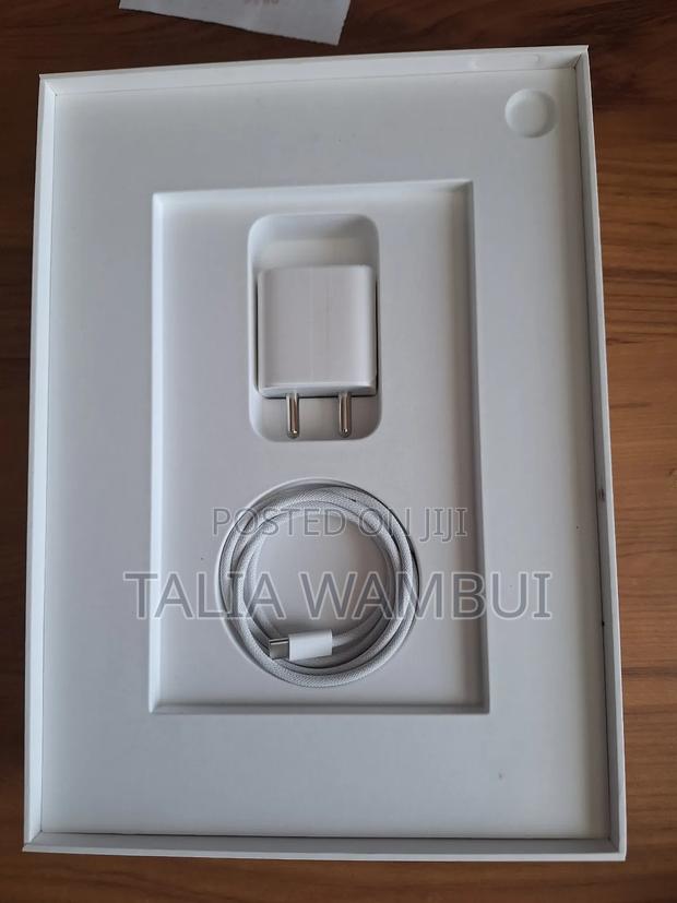 Apple iPad (2025) 128 GB Silver - thumbnail 2