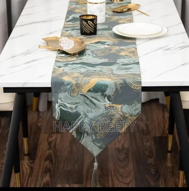 Elegant Abstract Style Placemat Table Runner Set