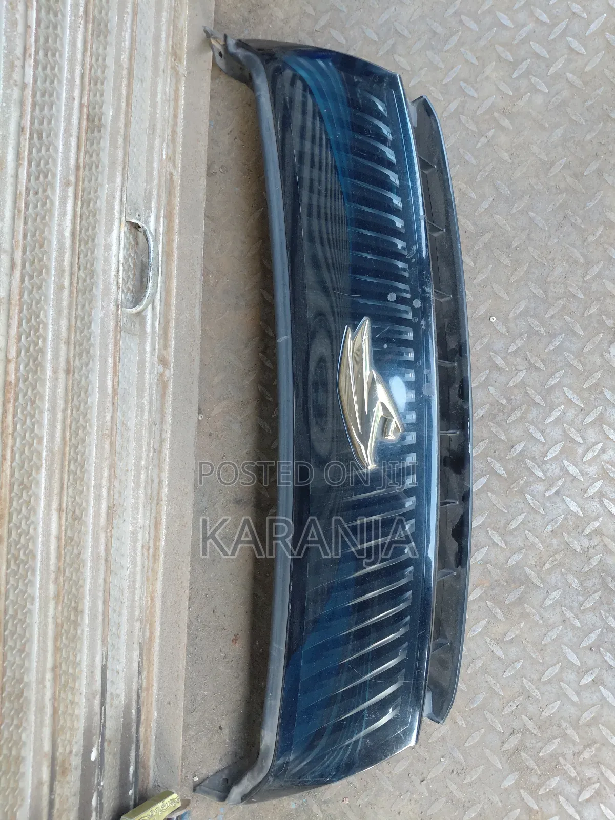 Toyota Harrier Grill