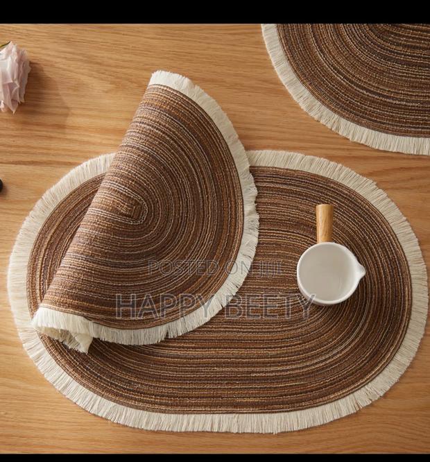 Round Elegant Braided Table Mats. - thumbnail 2