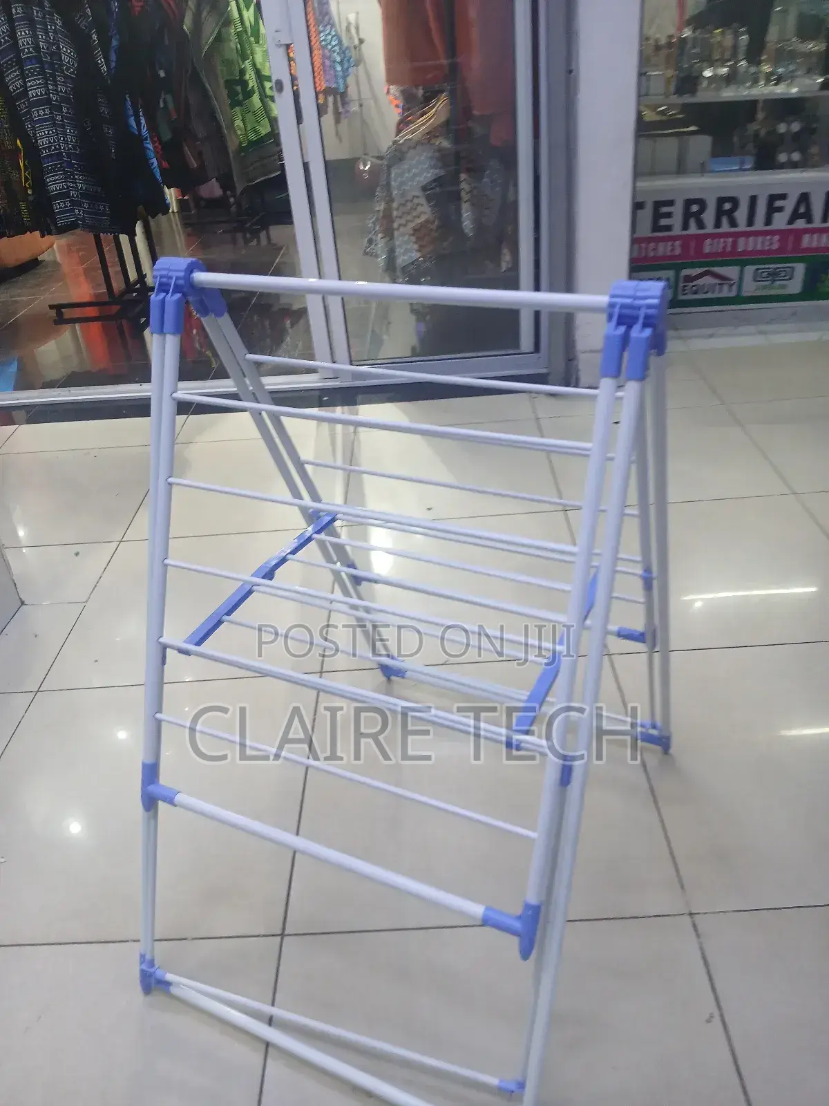 Assembled Clothes Rack – Ready to Use