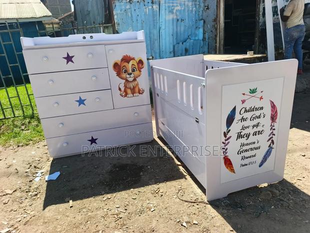 Modern Kids Baby Cribs Plus Baby Chest of Drawers for Storage