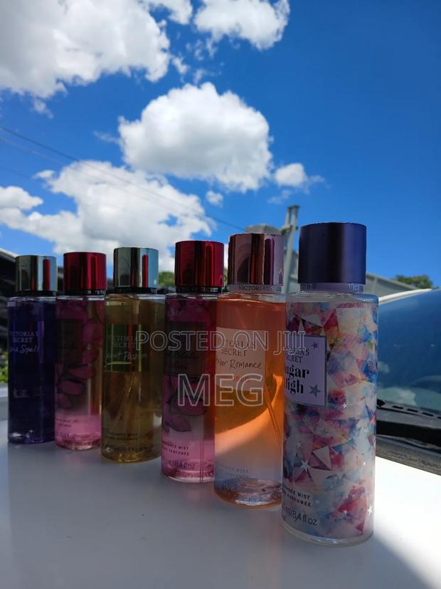 Victoria Secret Body Mist - thumbnail 2
