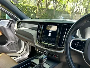 Volvo XC60 T5 R-Design AWD 2018 White