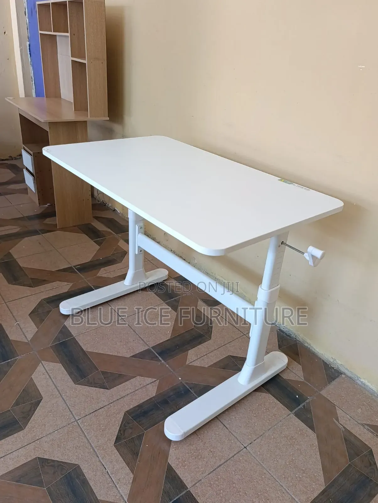 Manual Adjustable Table
