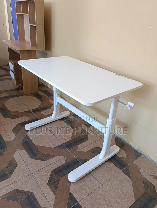 Manual Adjustable Table