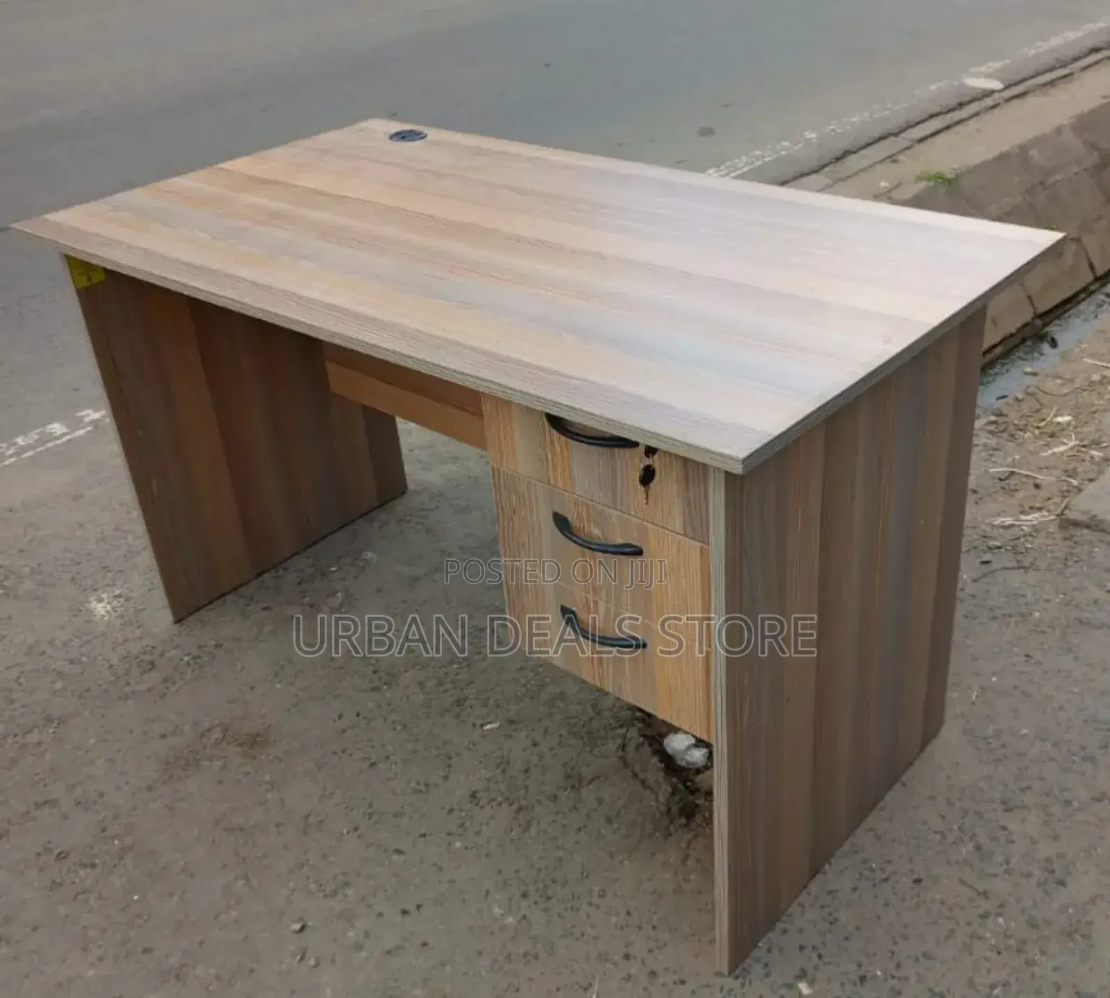 1.0 M Office Desk Tables – Various Sizes and Colours