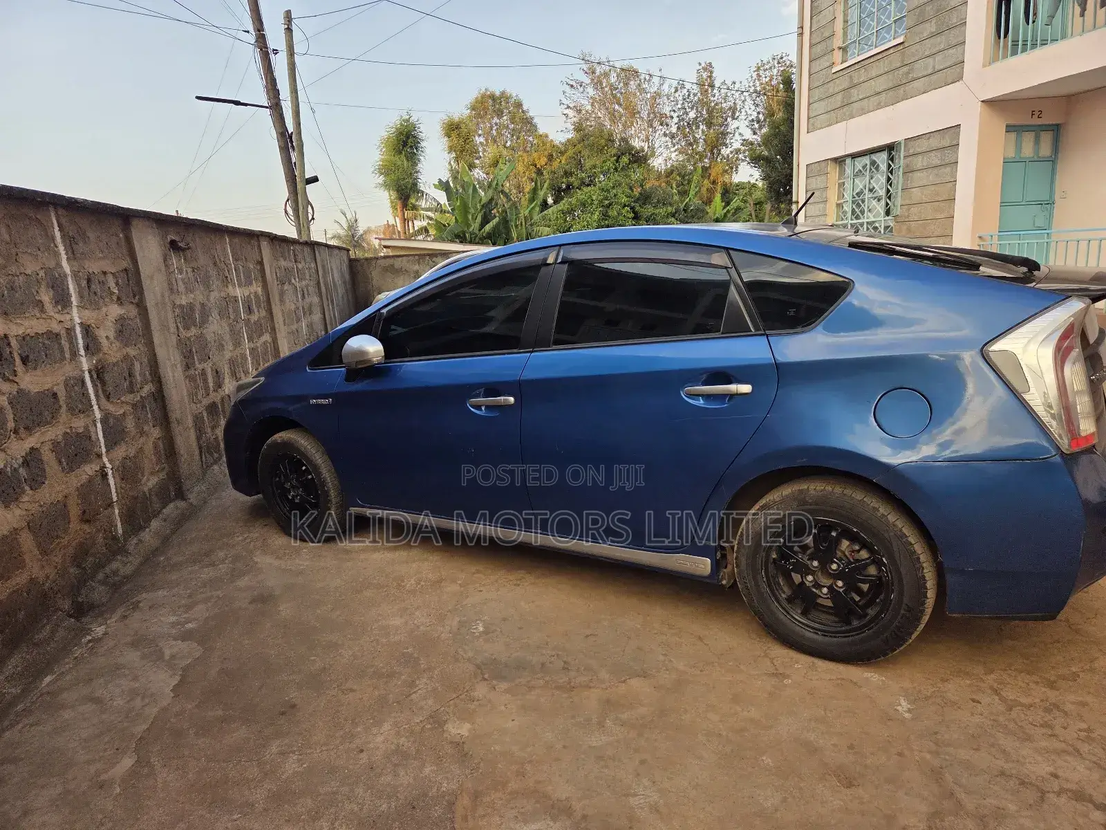 Toyota Prius Four 4dr Hatchback (1.8L 4cyl gas/electric hybrid CVT)
