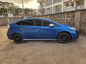 Toyota Prius Four 4dr Hatchback (1.8L 4cyl gas/electric hybrid CVT)
