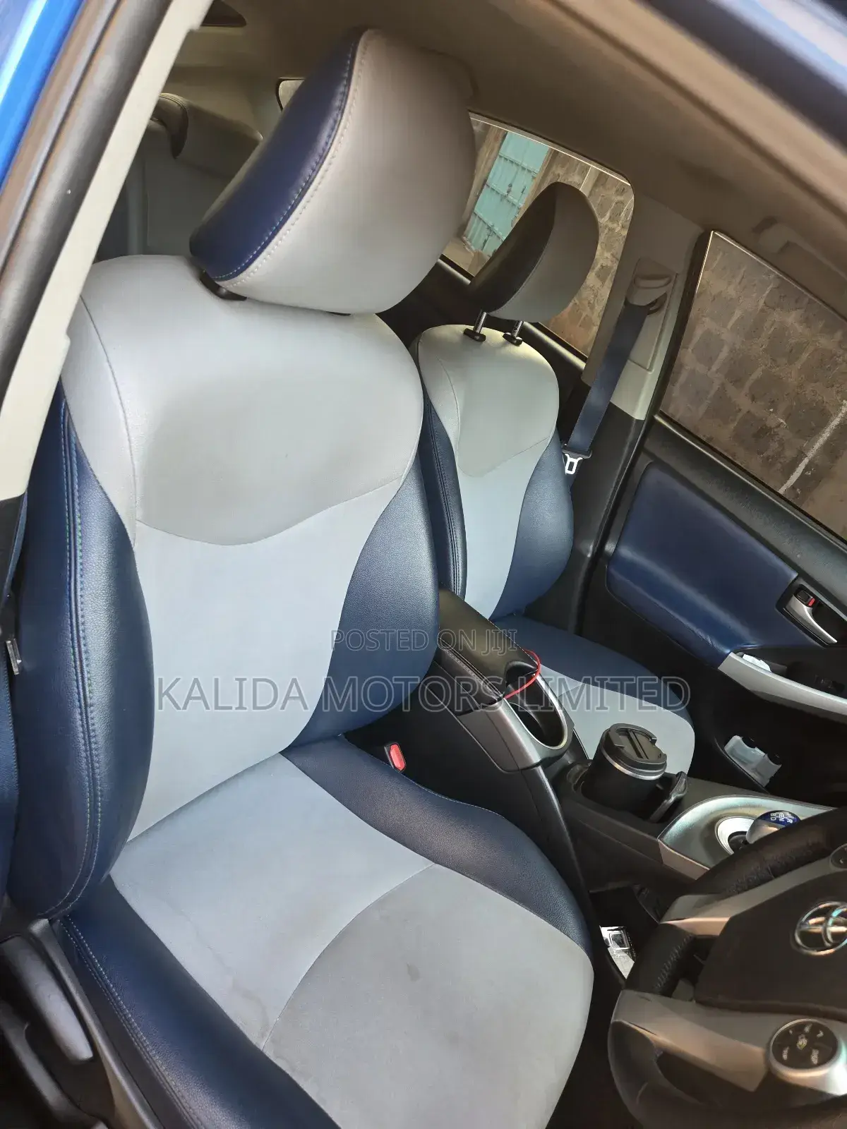 Toyota Prius Four 4dr Hatchback (1.8L 4cyl gas/electric hybrid CVT)