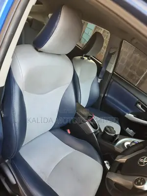 Toyota Prius Four 4dr Hatchback (1.8L 4cyl gas/electric hybrid CVT)