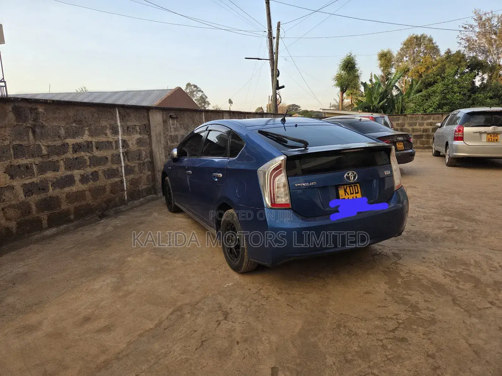 Toyota Prius Four 4dr Hatchback (1.8L 4cyl gas/electric hybrid CVT)