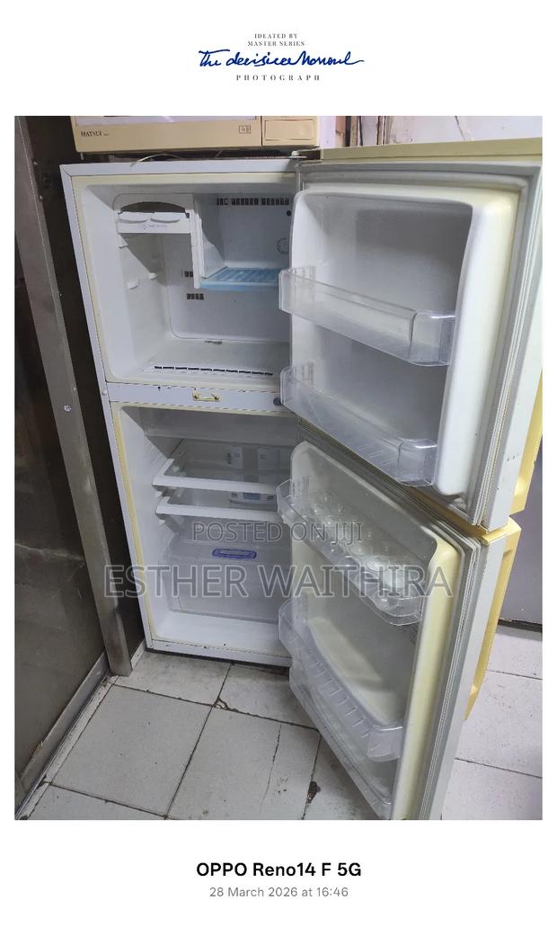 Sumsung Pure White Fridge in Good Working Condition - thumbnail 2